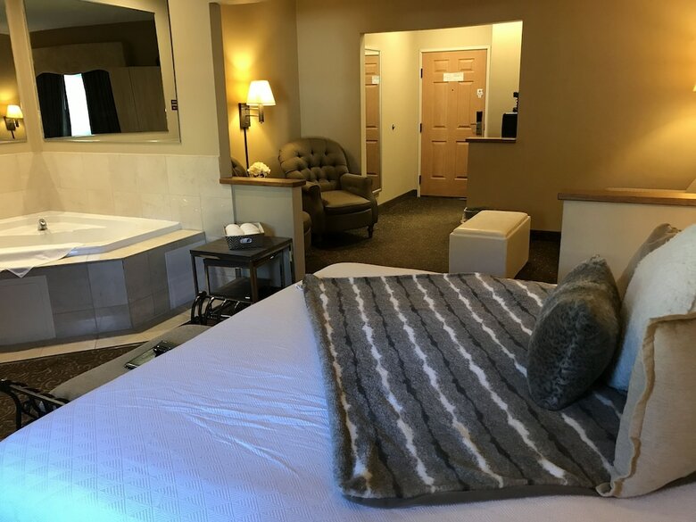Hotel Expressway Suites Bismarck