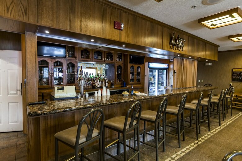 Hotel Expressway Suites Bismarck