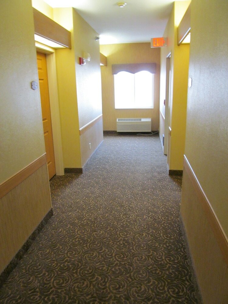 Hotel Expressway Suites Bismarck