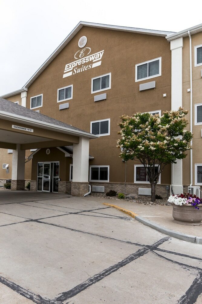 Hotel Expressway Suites Bismarck