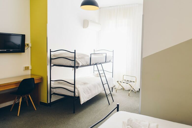 Hostal Unih� Hostel