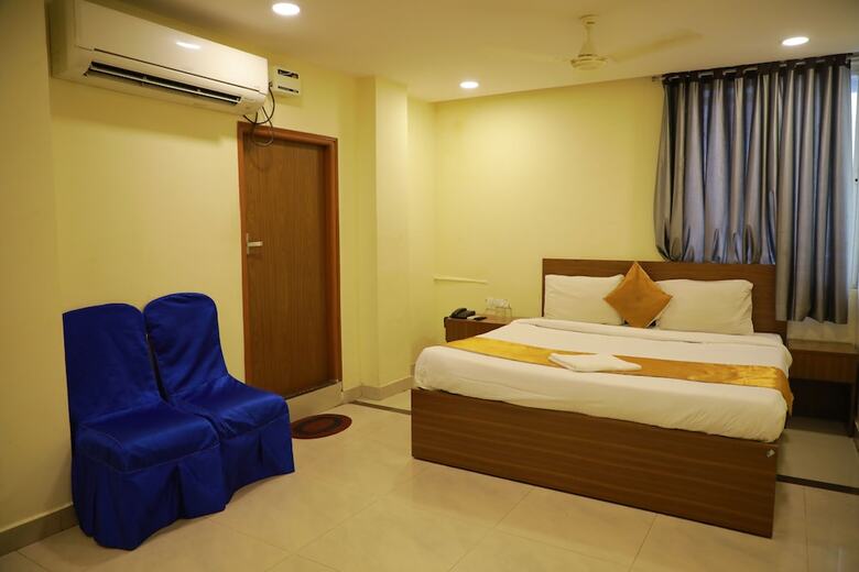 Hotel Nakshatra Grand