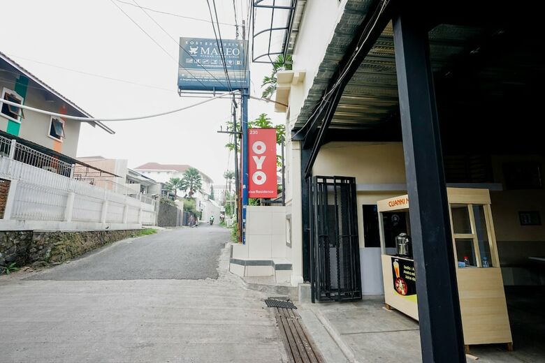 Hotel Oyo 2400 Maleo Exclusive Residence