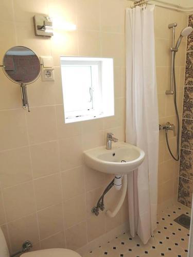 Aia 3 Apartment