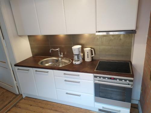 Aia 3 Apartment