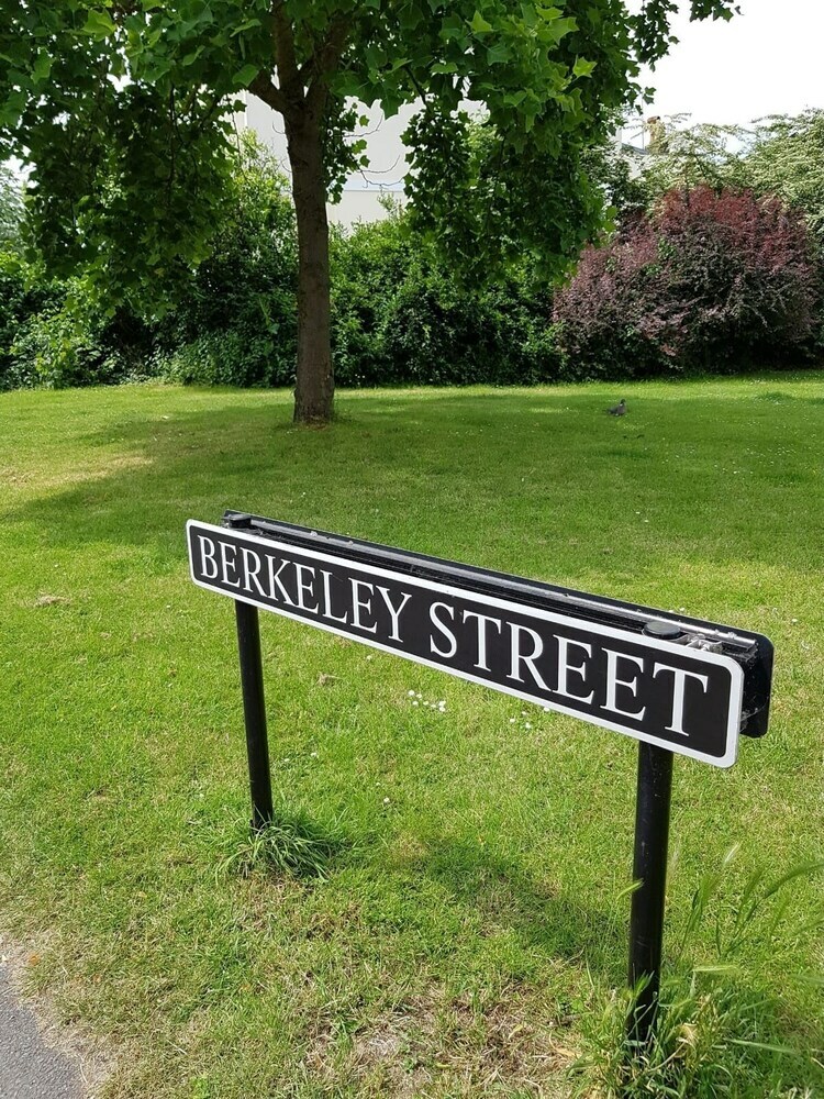 Suitely Berkeley Apartments