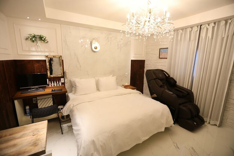 February Hotel Sinho