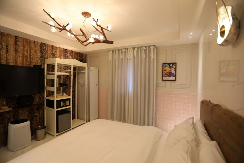 February Hotel Sinho
