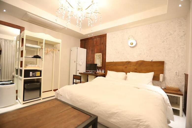 February Hotel Sinho