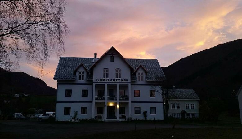 Hotel Petrines Guesthouse