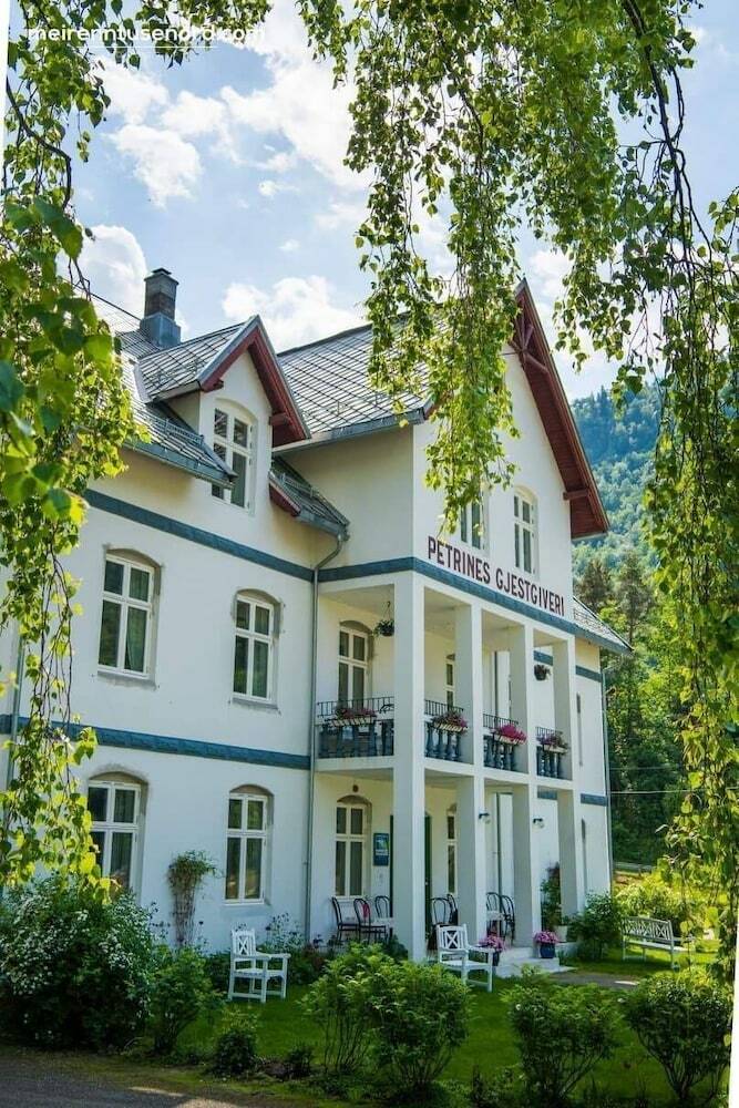 Hotel Petrines Guesthouse