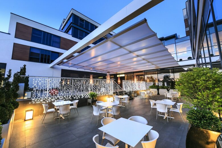 Guildford Harbour Hotel