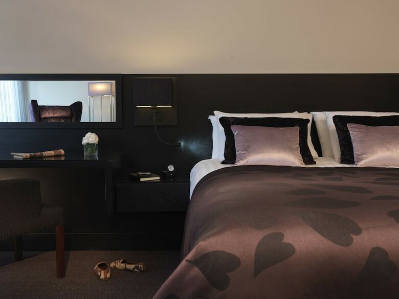 Guildford Harbour Hotel