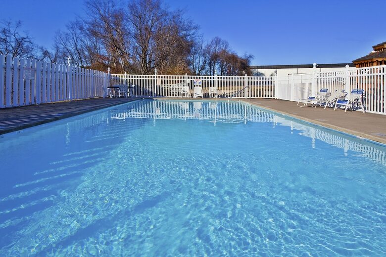 Holiday Inn Express Hotel & Suites Spence Lane