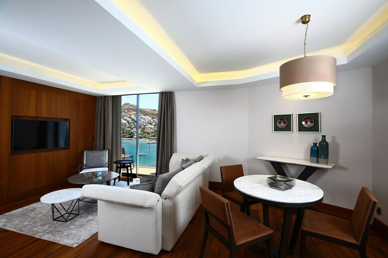 Serafina Mare Deluxe Residence