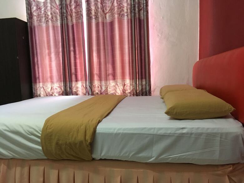 Hotel Oyo 89653 Anisaa Inn