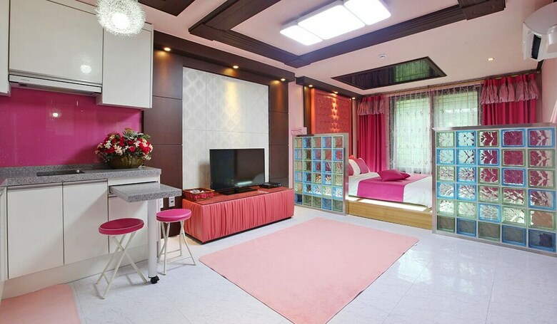 Flower Caravan Pension