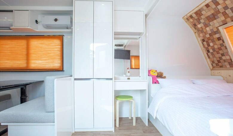 Flower Caravan Pension