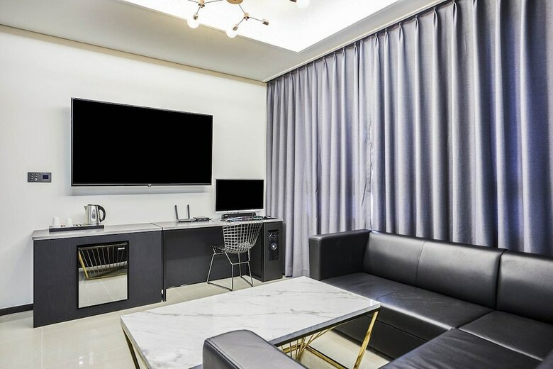Hotel D