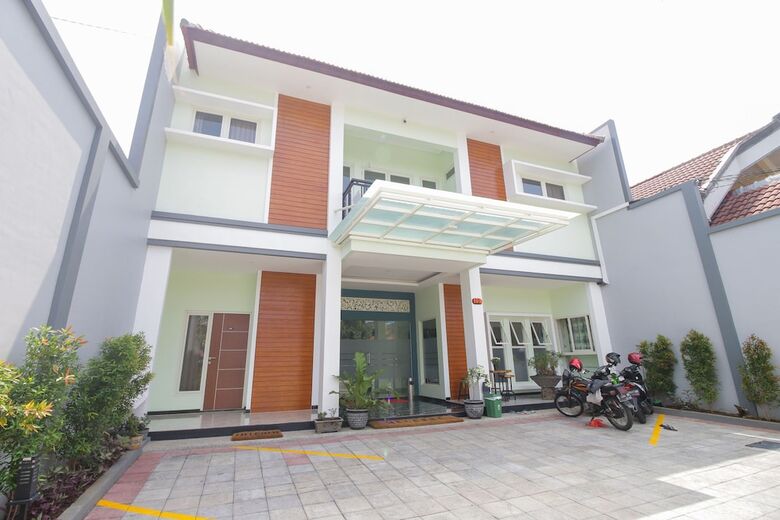 Hotel Airy Syariah Dukuh Pakis Dua 19b Surabaya