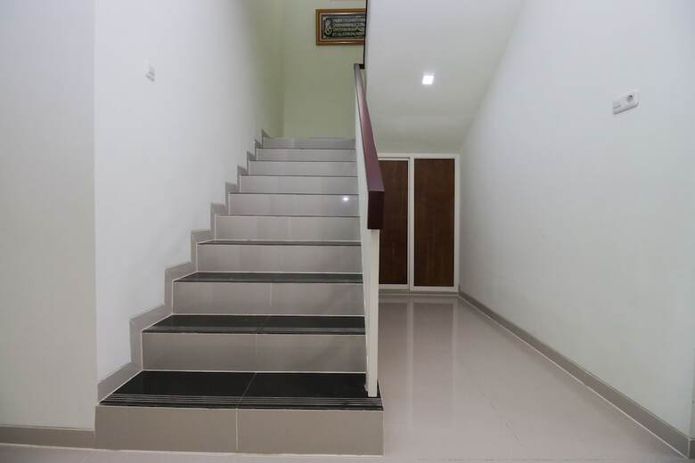 Hotel Airy Syariah Dukuh Pakis Dua 19b Surabaya