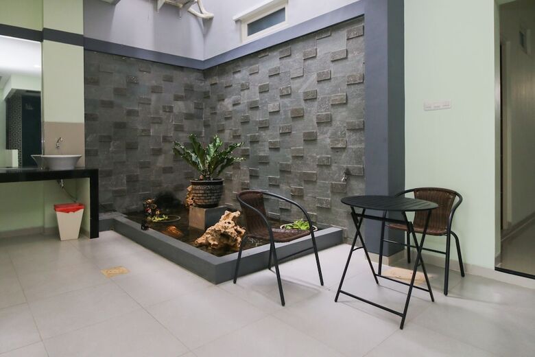 Hotel Airy Syariah Dukuh Pakis Dua 19b Surabaya