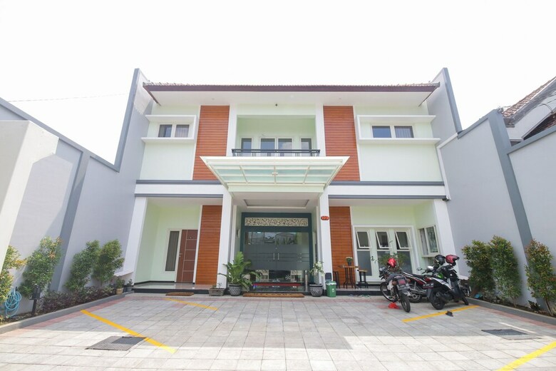 Hotel Airy Syariah Dukuh Pakis Dua 19b Surabaya