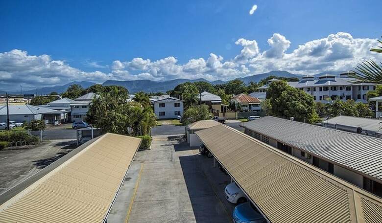 Cairns City Garden Apartment