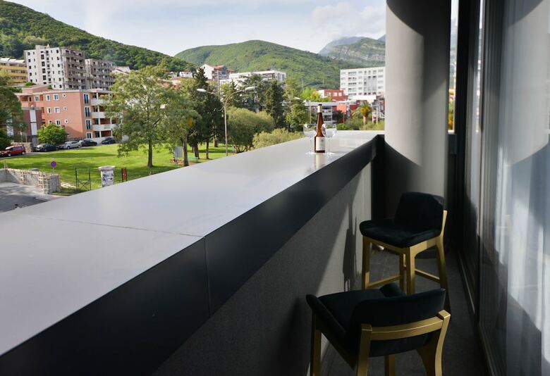 Blue Moon Apartments