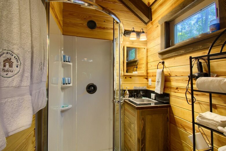 Parker Creek Bend Cabins
