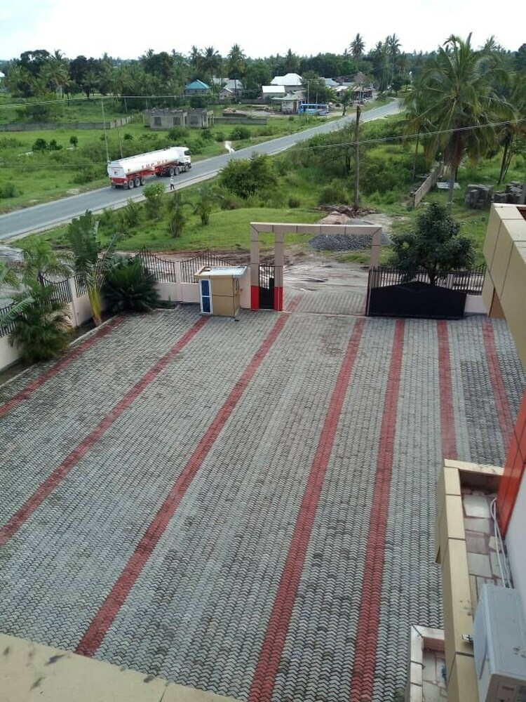 Nemarts Hotel
