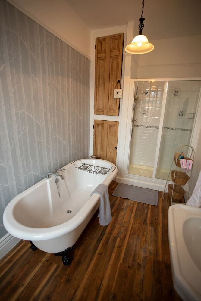 Bed & Breakfast Treherne House & The Malvern Retreat