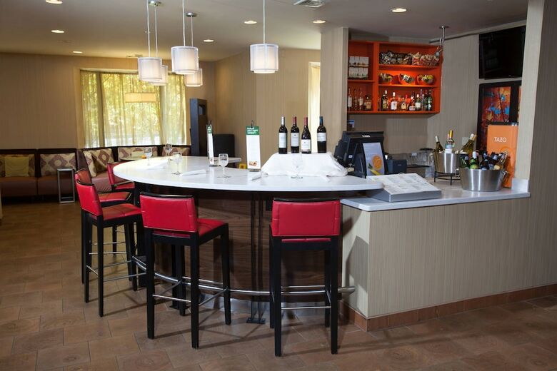 Hotel Courtyard By Marriott Burlington Williston