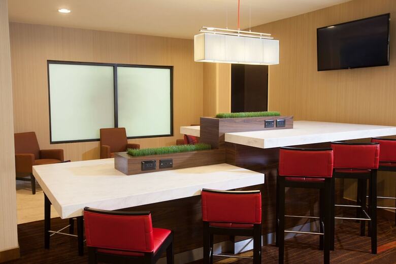 Hotel Courtyard By Marriott Burlington Williston