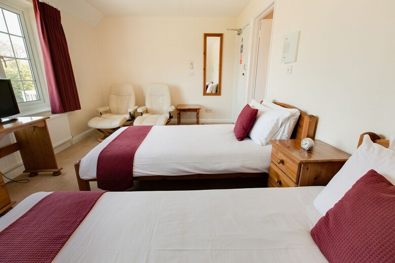 Cumberland House B&B Gatwick