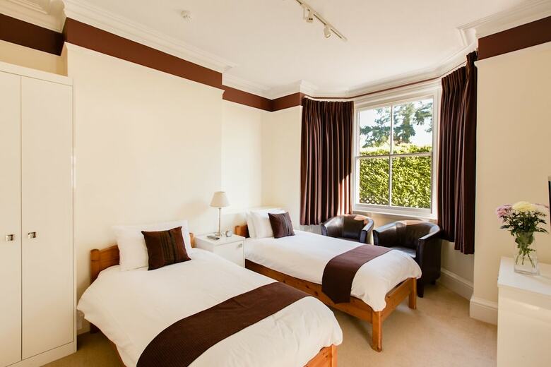 Cumberland House B&B Gatwick