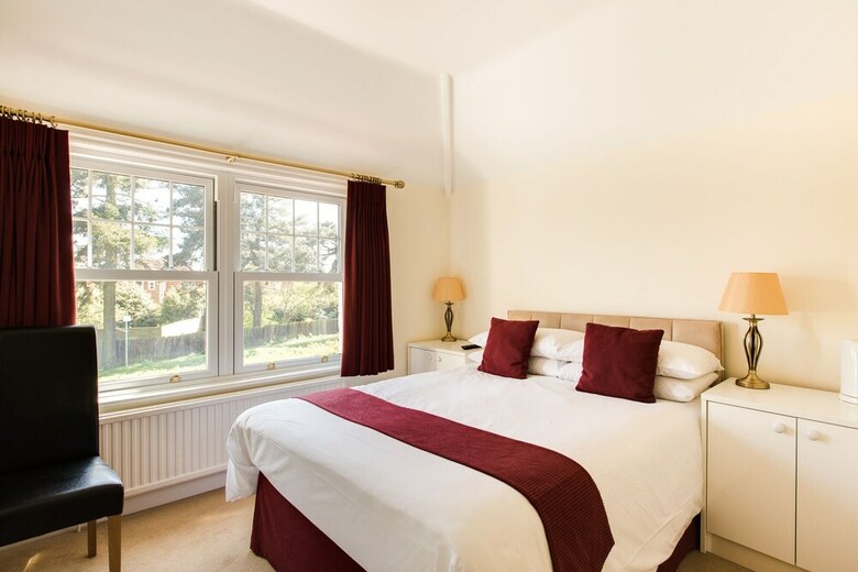 Cumberland House B&B Gatwick