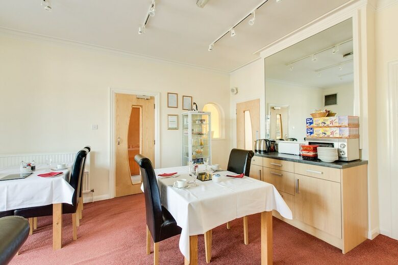 Cumberland House B&B Gatwick
