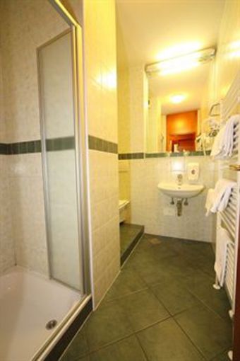 Hotel Lek