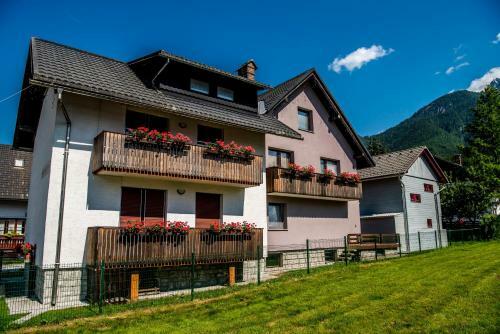 Apartments And Holiday Home Grohar