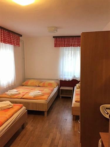Youth Hostel Nika