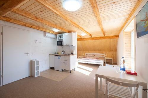 Apartments And Rooms Bani?