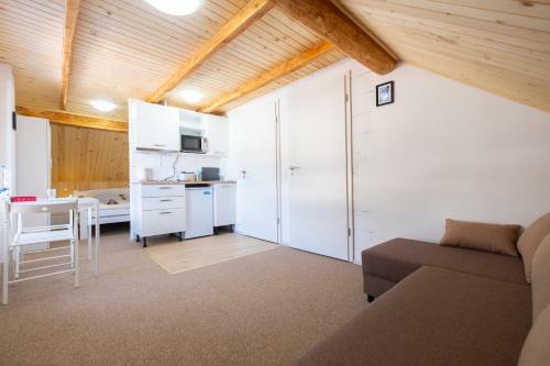 Apartments And Rooms Bani?