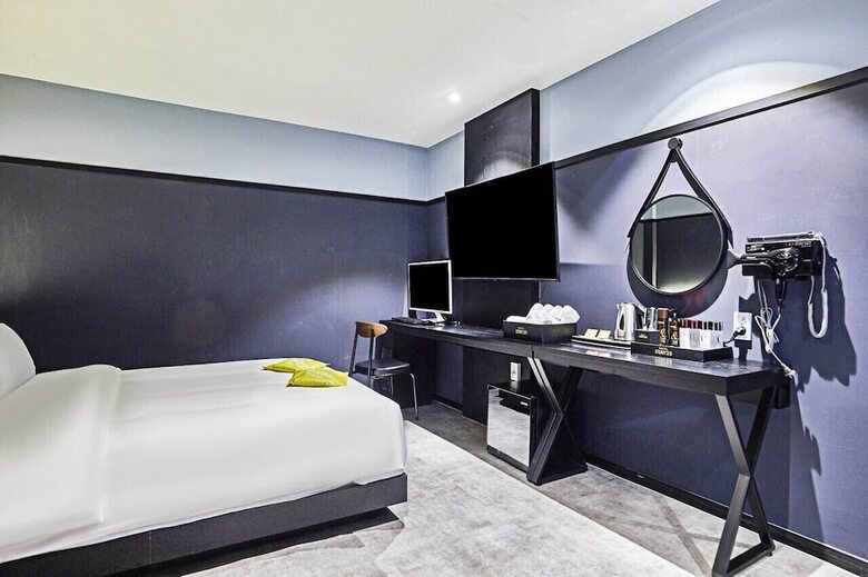 Hotel Stay 25