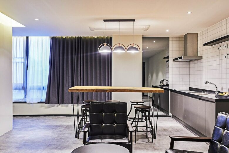 Hotel Stay 25