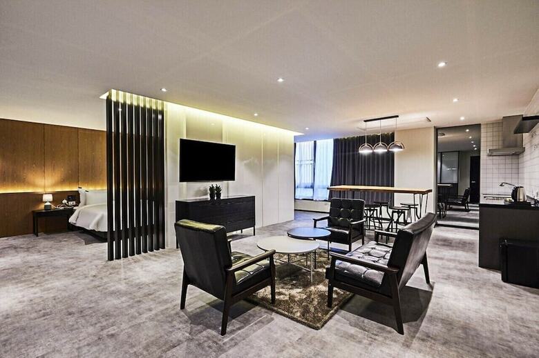 Hotel Stay 25