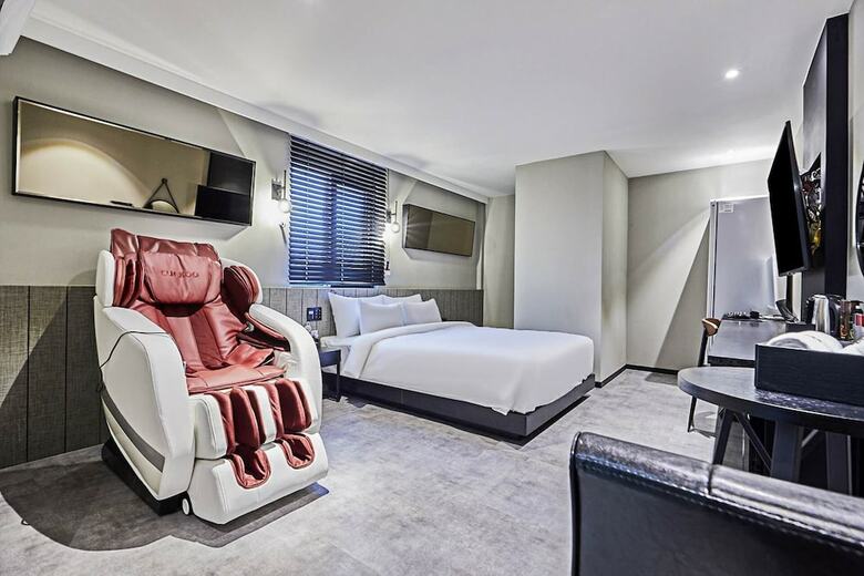 Hotel Stay 25