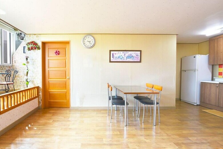 Pension Buk-myeon Hill House