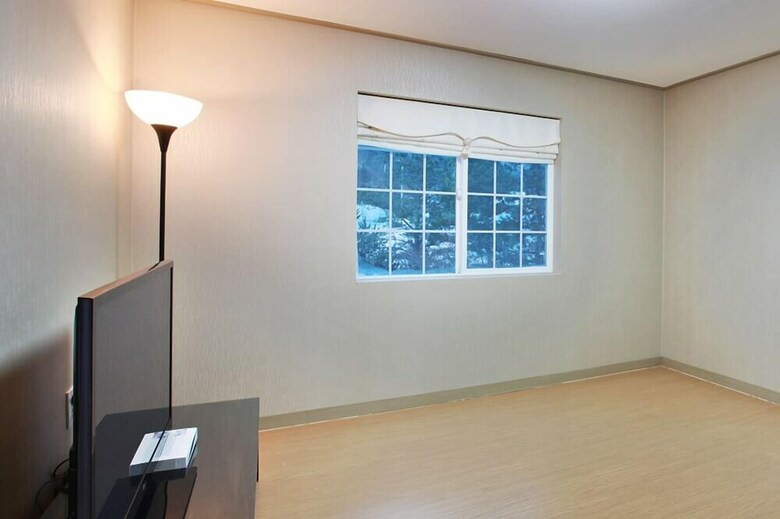 Ostar House
