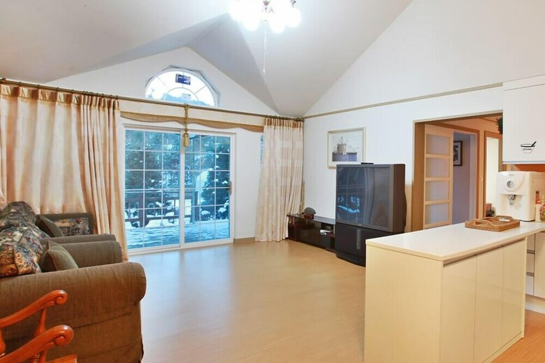Ostar House